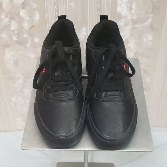 Levi's Other - Levi's Sneakers  